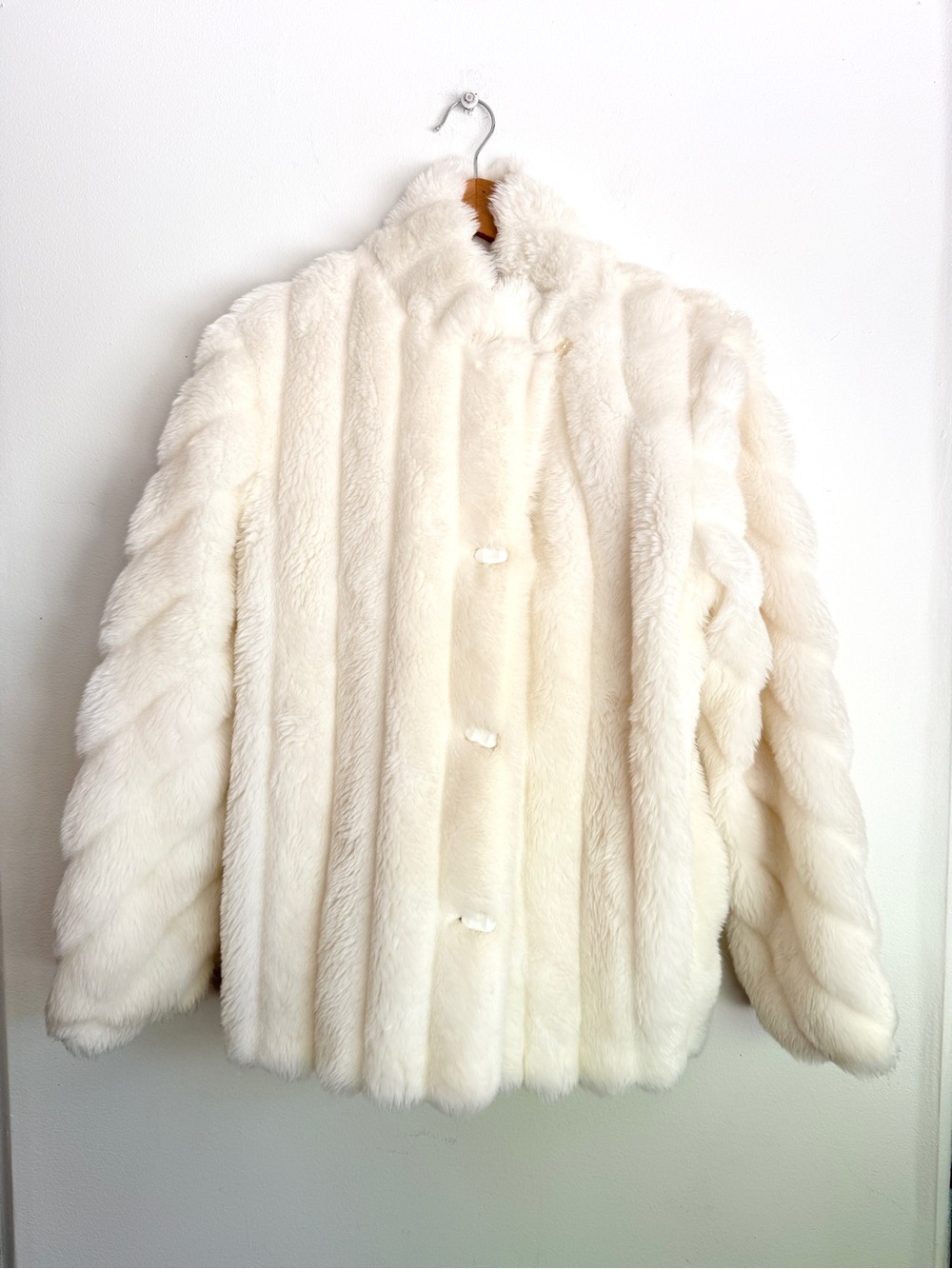80s Silver Unicorn Faux Fur Coat Ribbed Toggle Cream Ivory White Large Pockets